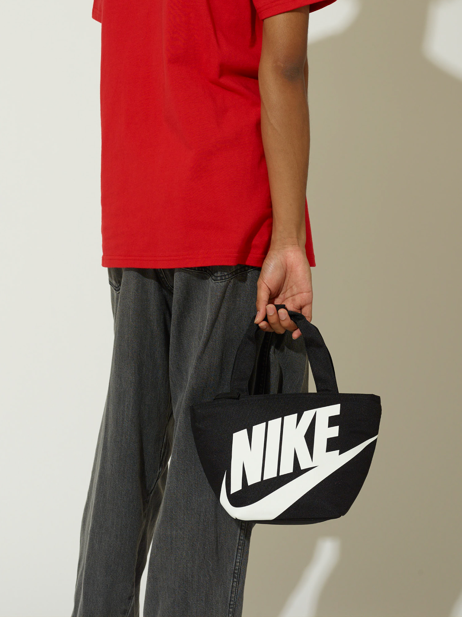 Nike（ナイキ）｜保温・保冷バッグ NIKE(ナイキ) NAN FUTURA FUEL TOTE アイテム詳細｜ROOKIE  KIDS（ルーキーキッズ）公式オンラインストア