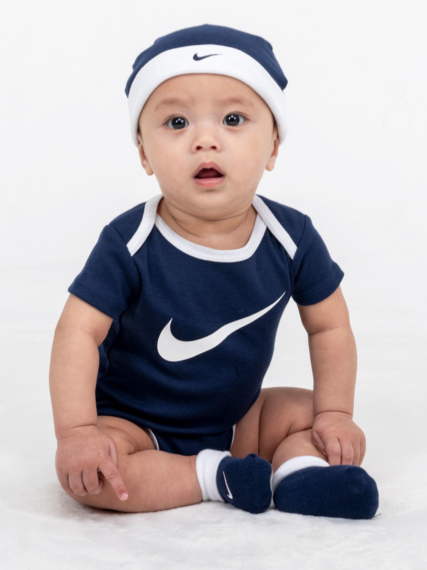 ベビー(0-6M) セット商品 NIKE(ナイキ) SWOOSH HAT/BODYSUIT/BOOTIE 3