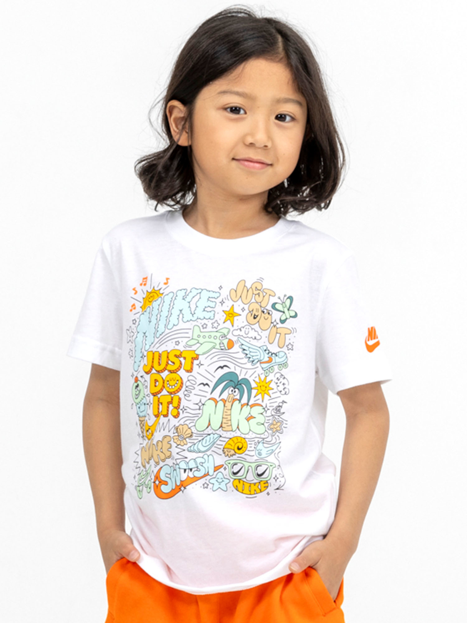 Nike（ナイキ）｜キッズ(105-120cm) Tシャツ NIKE(ナイキ) NKB DOODLEVISION T-SHIRT  アイテム詳細｜ROOKIE U.S.A.（ルーキーユーエスエー）公式オンラインストア