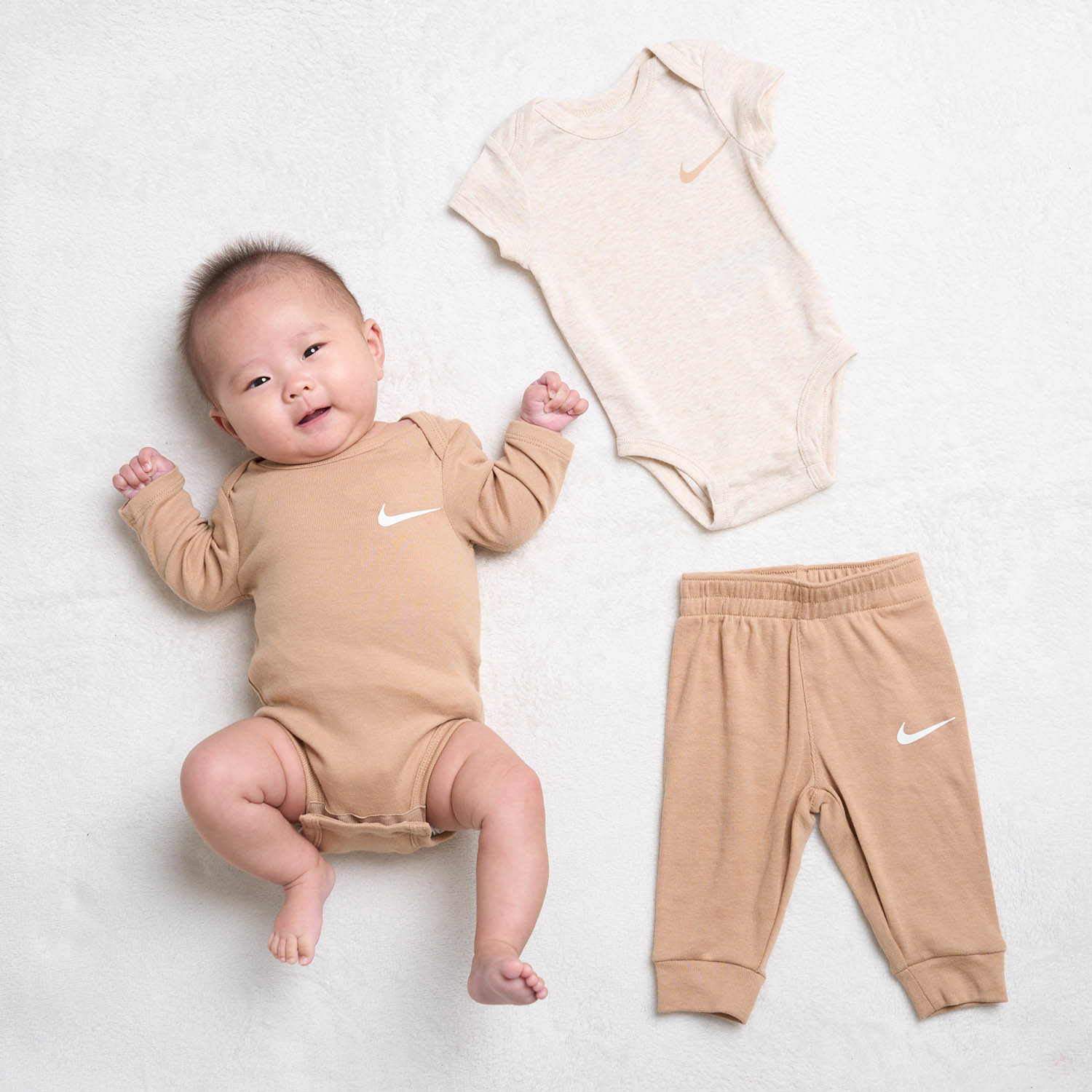 【未使用品】NIKE ベビー服　3ピースセット　３個セット 楽天市場】ナイキ ベビー服 3点セット NIKE BABY BODYSUIT SET