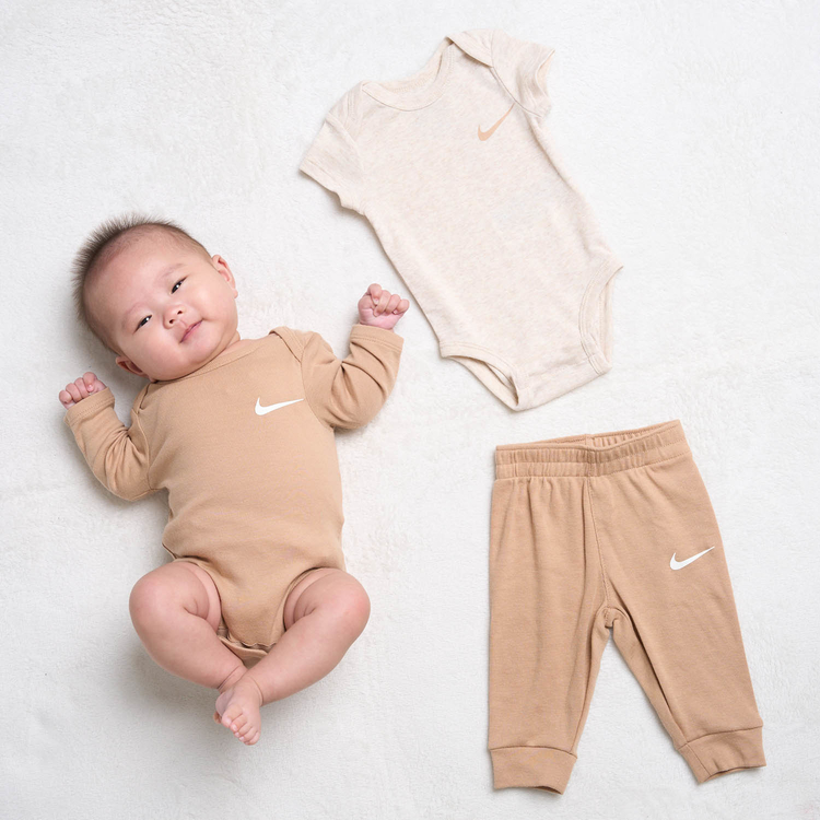 【大人気】キッズ essentials セットアップ 大人気】キッズ essentials セットアップ